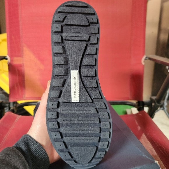 NEW!! TOMMY HILFIGER TENNIS SHOES - Picture 4 of 5